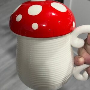 Leaf Bean Red & White Covered Mushroom Mug 20oz NWT Gift for All !
